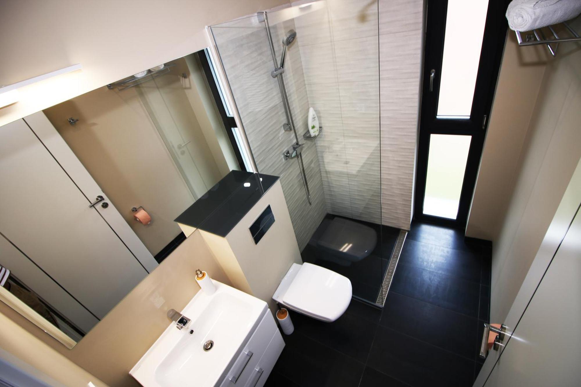 The Butterfly Hotel Sangeorgiu de Mures Bagian luar foto
